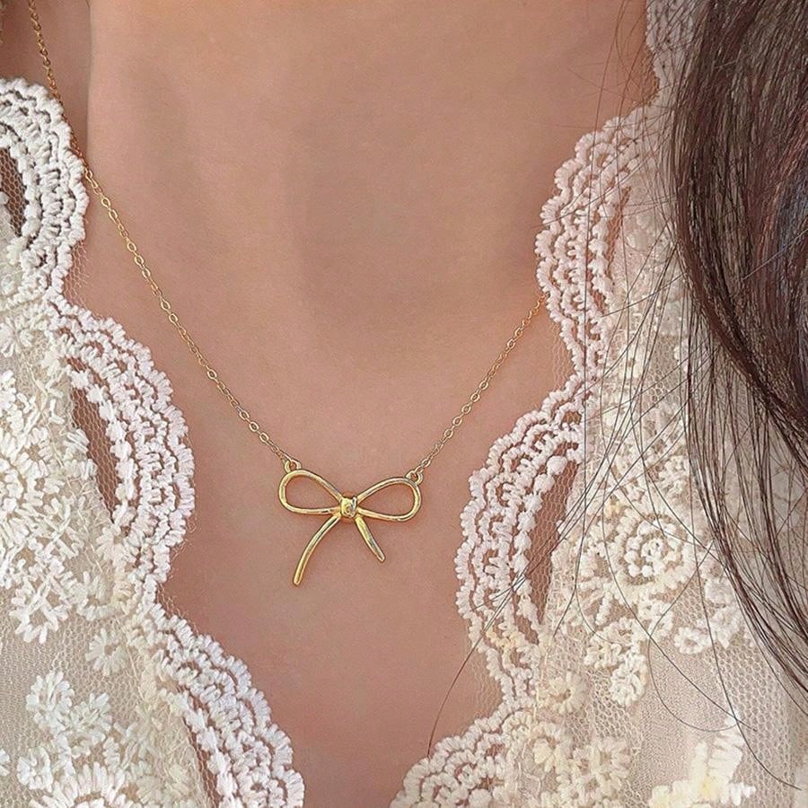 Bow Decor Pendant